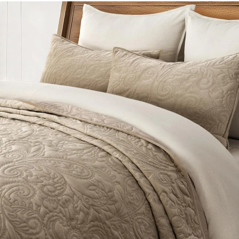EVERGRACE Luxury Pearl Velvet Quilt Set Queen  3 Pieces, Soft Paisley-Stitch Vel